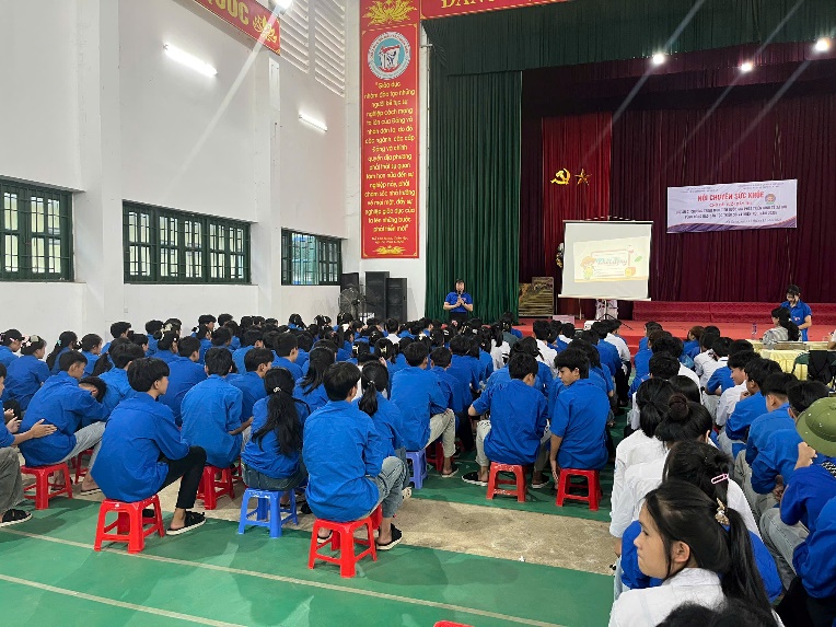 Trường PTDTNT THPT Na Sang, đã diễn ra buổi nói chuyện chuyên đề sức khỏe với chủ đề "Tuổi dậy thì".